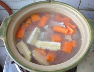 玉米排骨汤怎么做？