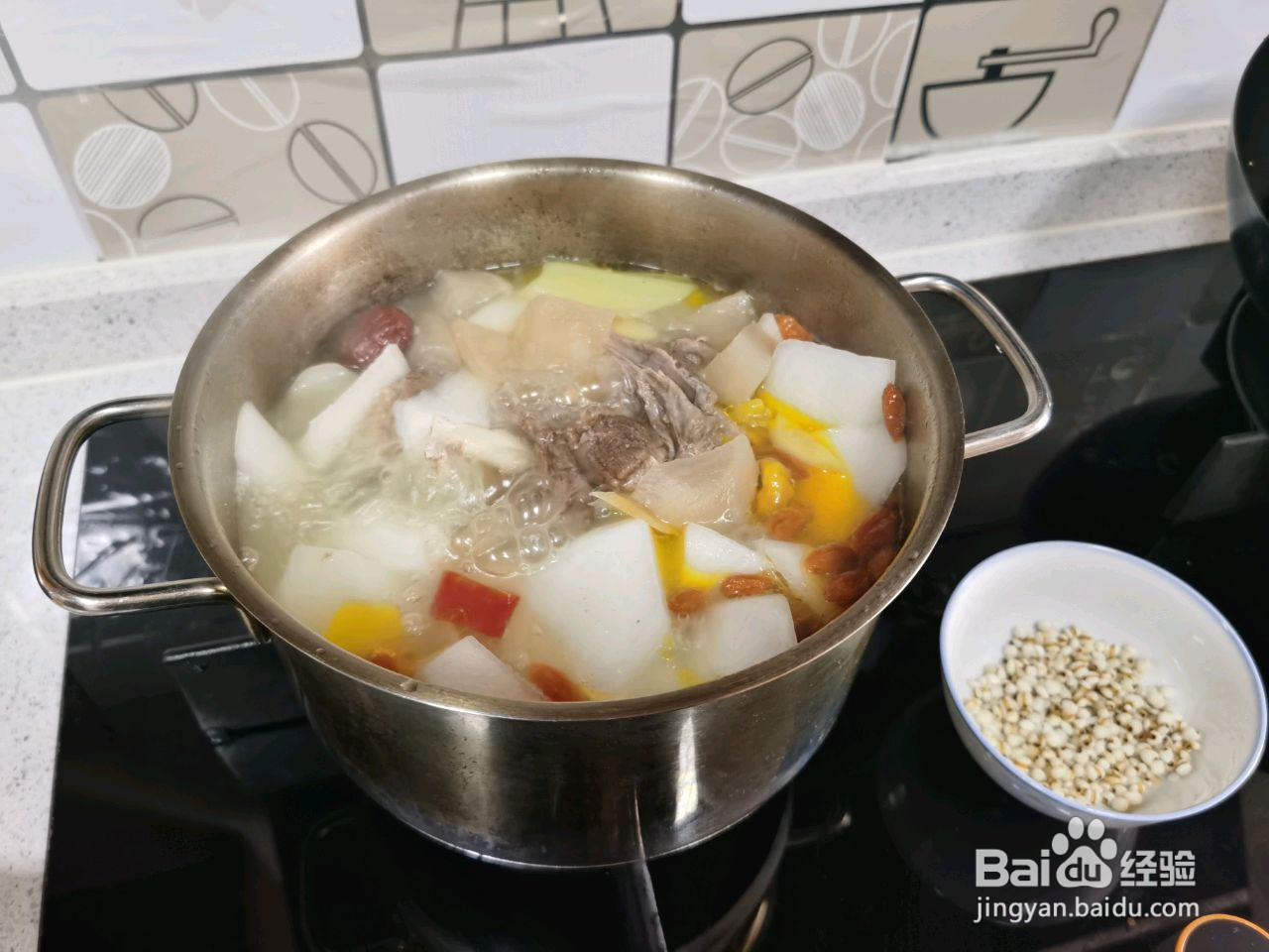 薏米酸萝卜老鸭汤的做法