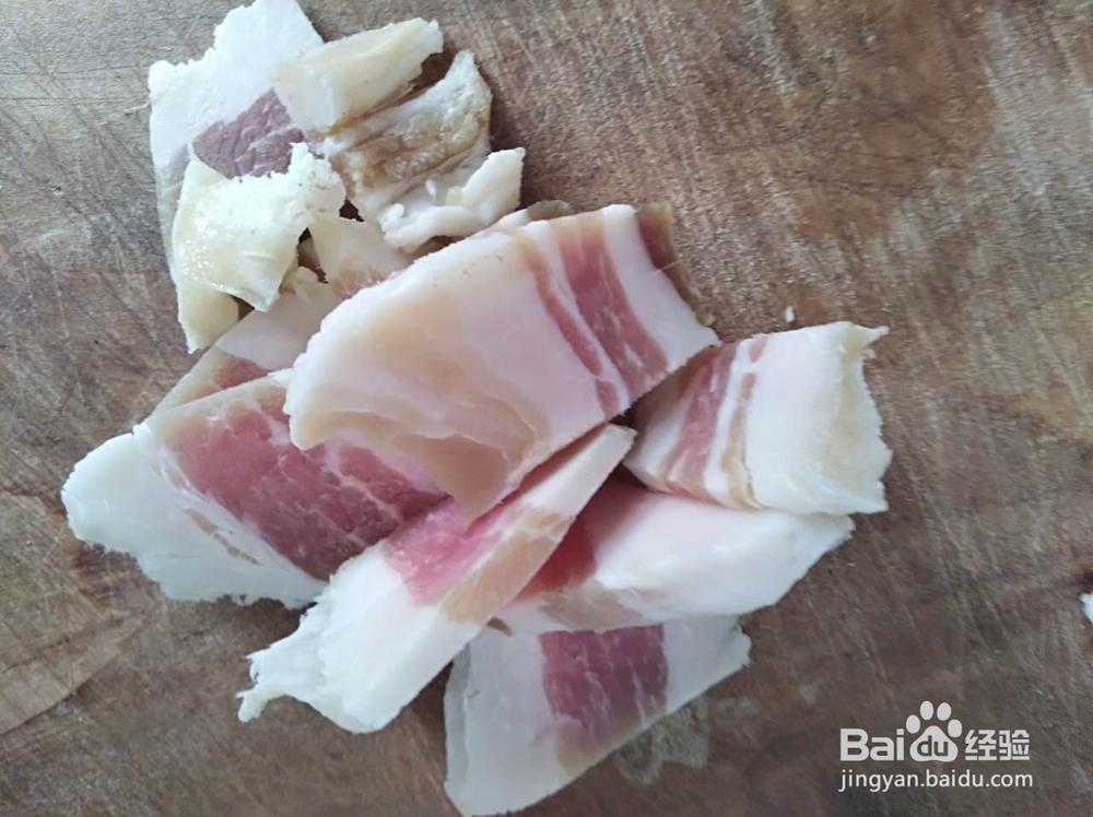 怎么做手撕包菜炒腊肉