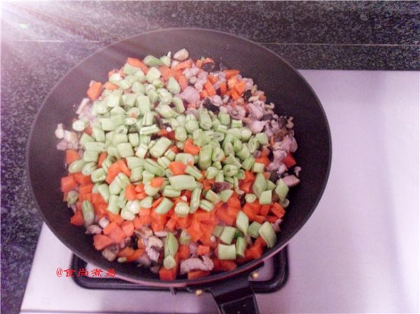 胡萝卜四季豆肉丁