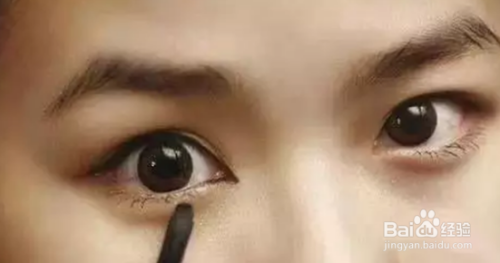 开眼角化妆教程