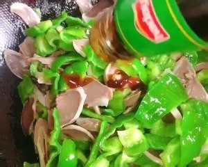 健康养生佳品青椒爆炒鸭胗的做法