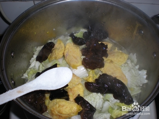 白菜怎么做汤更鲜美——白菜蛋饺汤