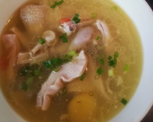 美食汤羹--猪肚煲鸡汤