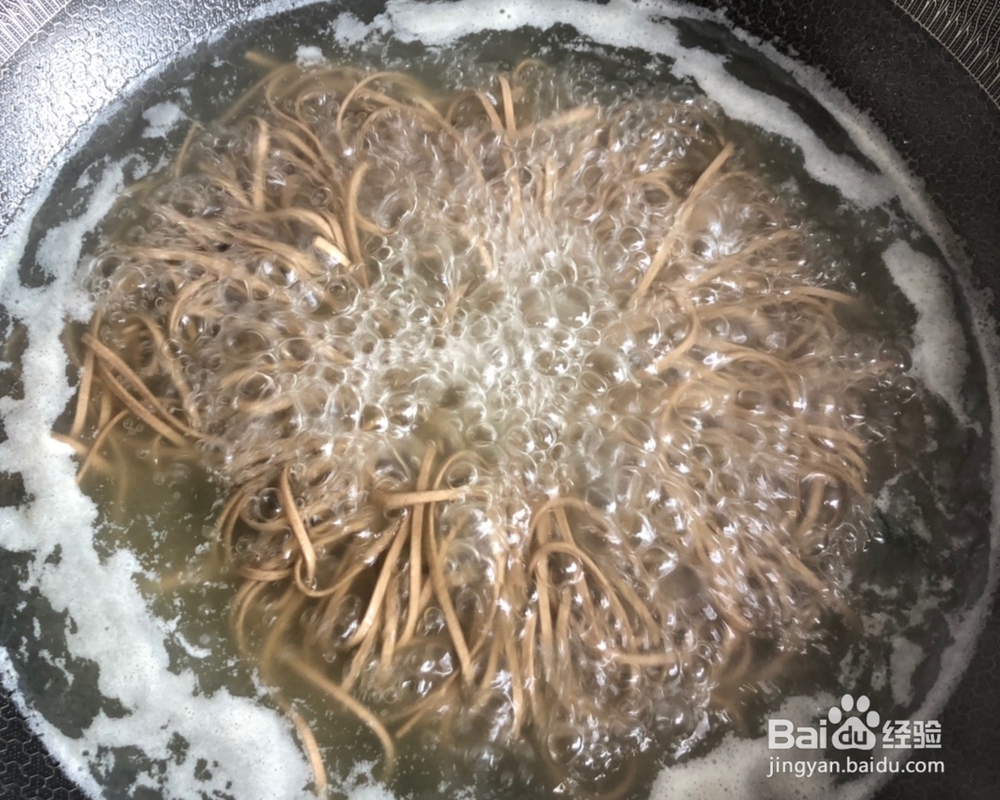 孩子爱吃的金针菇荞麦面