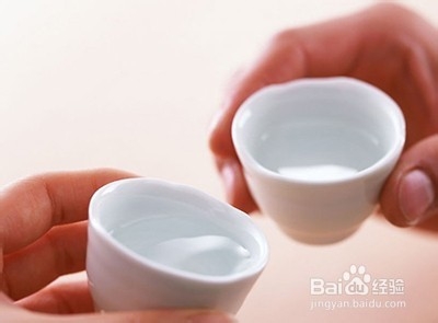 如何在饭局上避免喝醉？