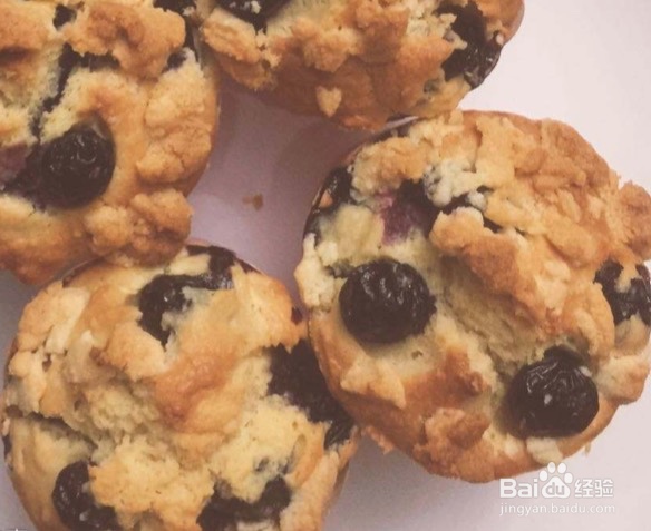 健身减肥营养早餐搭配：香蕉蓝莓麦芬煎蛋配沙拉