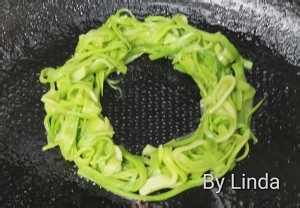 教你怎么做营养美味的西葫芦抱蛋