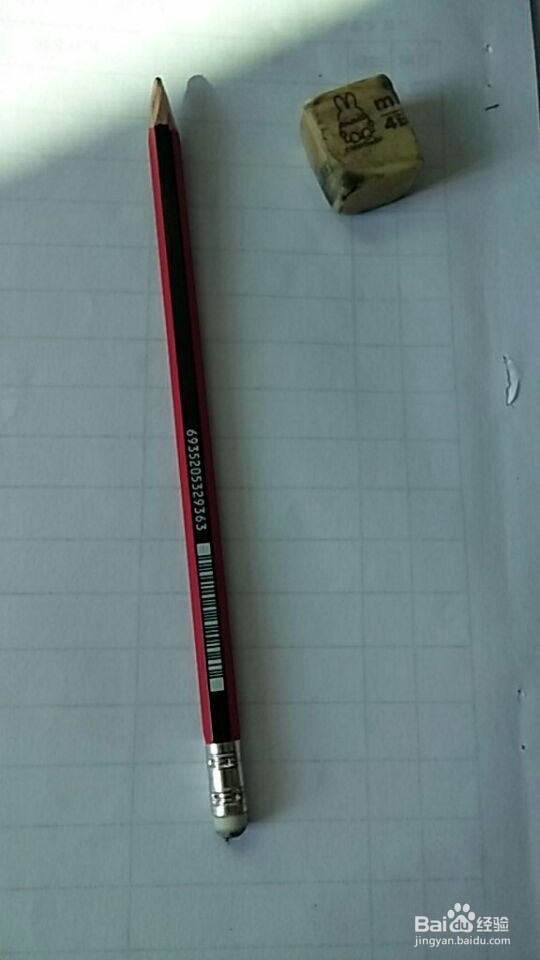 戴帽子小男孩怎么画