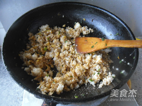 鸡蛋酱炒饭的做法