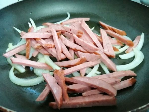 香肠香干炒青椒