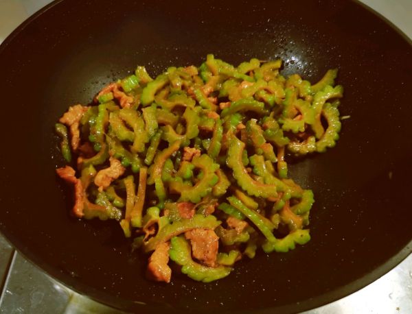 肉片青椒炒苦瓜