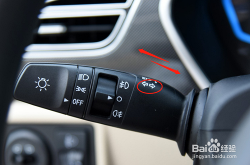 灯光杆向上推为右转向灯,向下推为左转向灯.