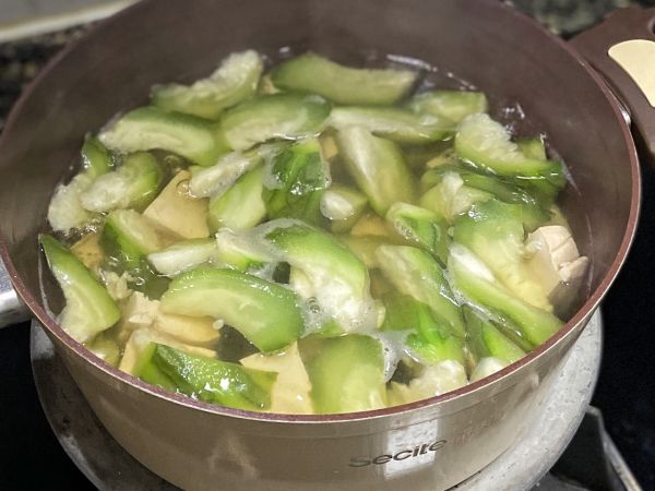 龙井豆腐丝瓜汤