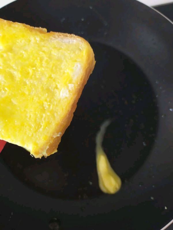 奶香草莓鸡蛋吐司