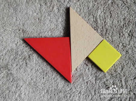 俯身拍翅的鸭子用七巧板怎么拼接？