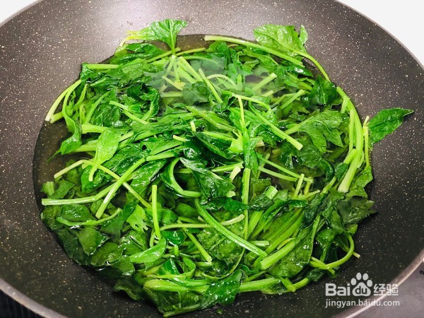 家常菠菜拌蛋丝的做法