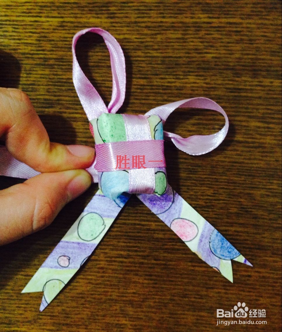 怎样制作礼品的包装纸呢？