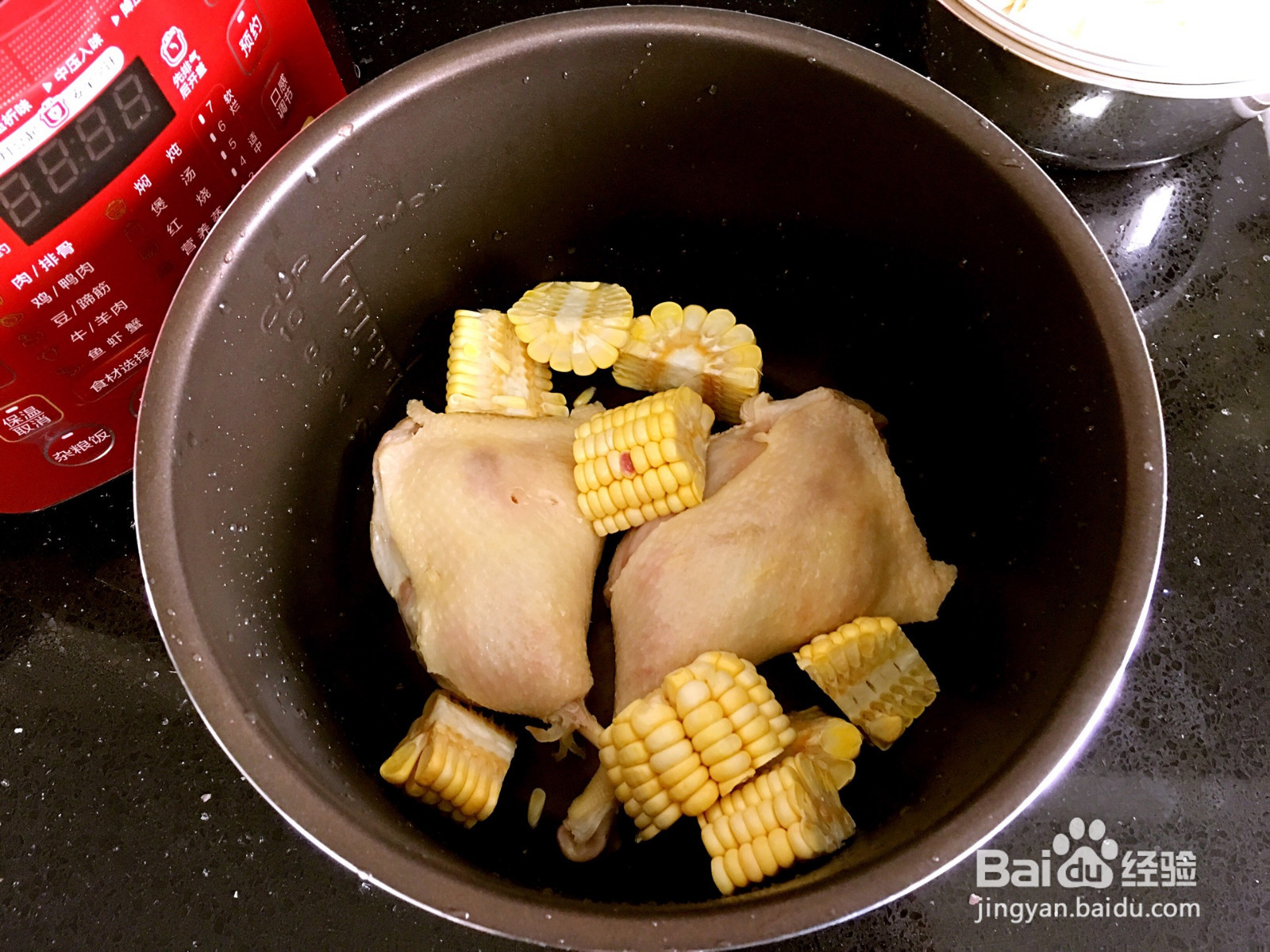 猴头菇玉米鸭腿煲的做法