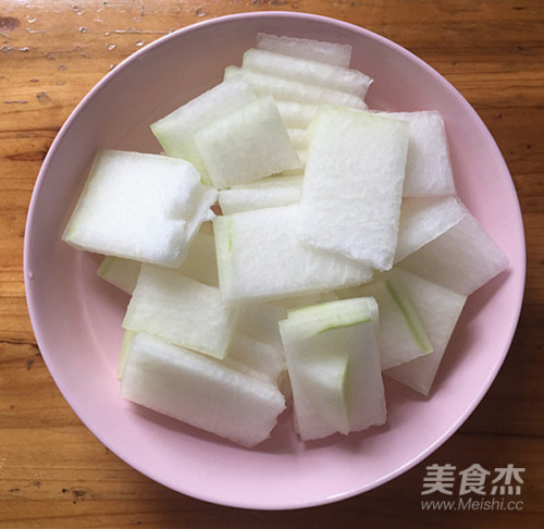 冬瓜去瓢,皮,籽,切块.