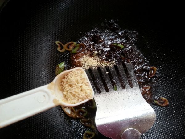 豆酱茄子条拌刀削面