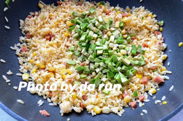 三文鱼牛油果藜麦炒饭