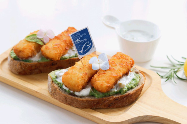酸奶酱狭鳕鱼三明治