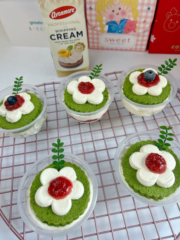 春天花花杯子蛋糕草饲淡奶油轻松裱花