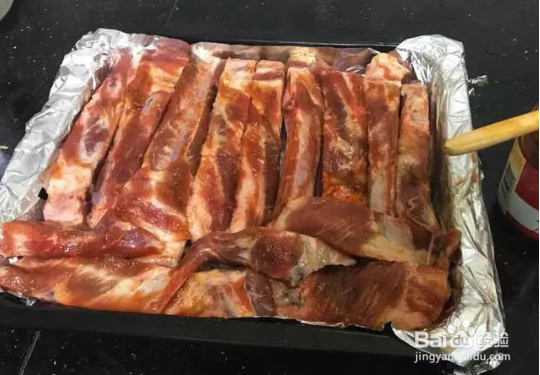 蜜汁香烤排骨,好吃到流口水,家中招待客人必备