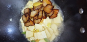 腊肉焖顿笋制作步骤