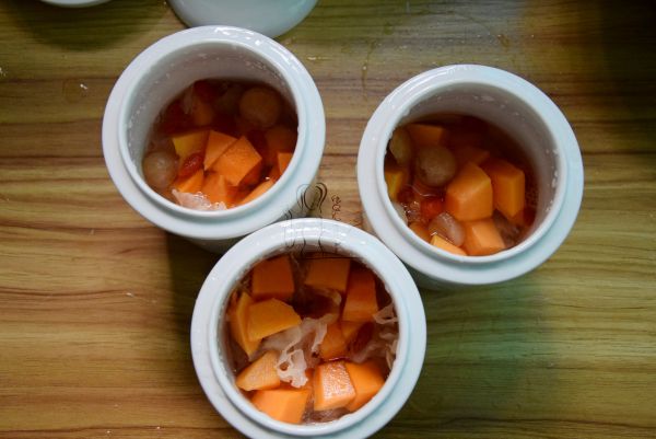 木瓜银耳炖牛奶