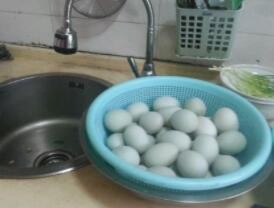 雪水泡鸭蛋的制作方法