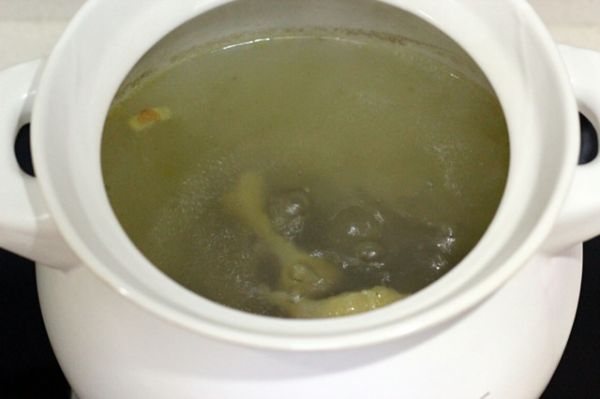 茶树菇番茄牛尾汤