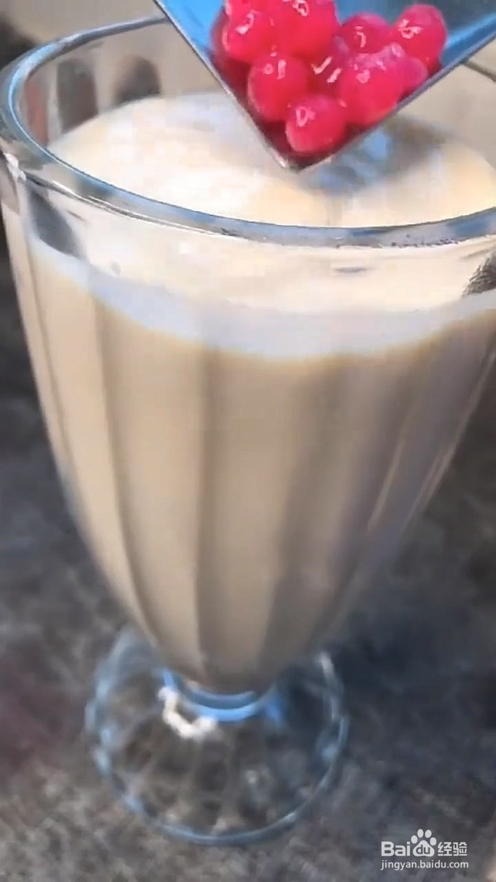 如何制作火龙果珍珠奶茶