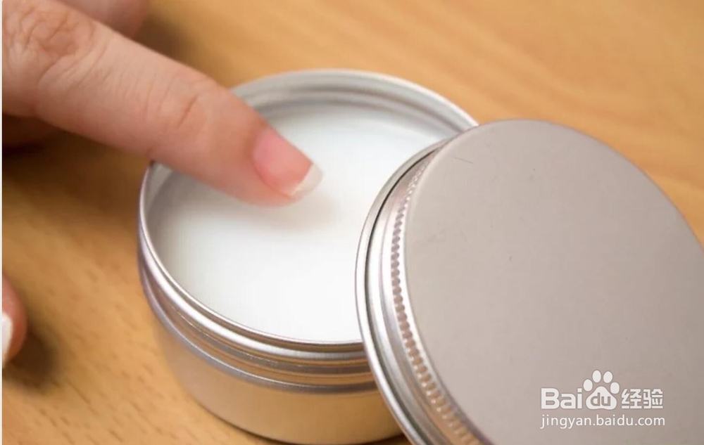 如何保持面部肌肤湿润