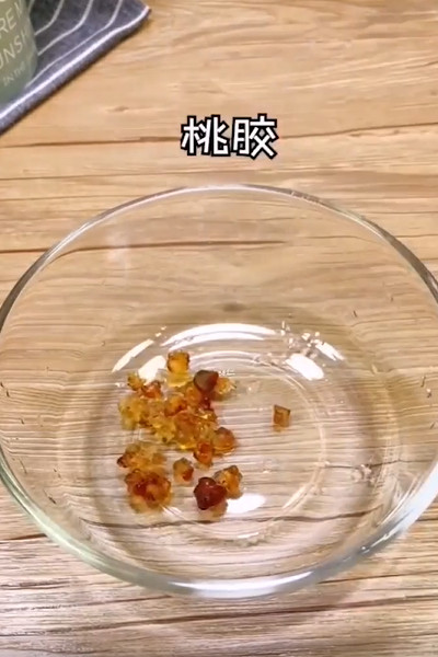桃胶炖奶怎么做