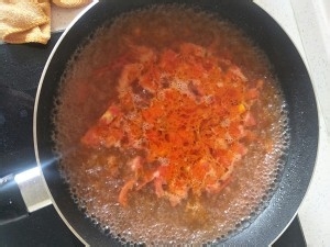 食补养生西红柿金针菇豆腐汤的做法