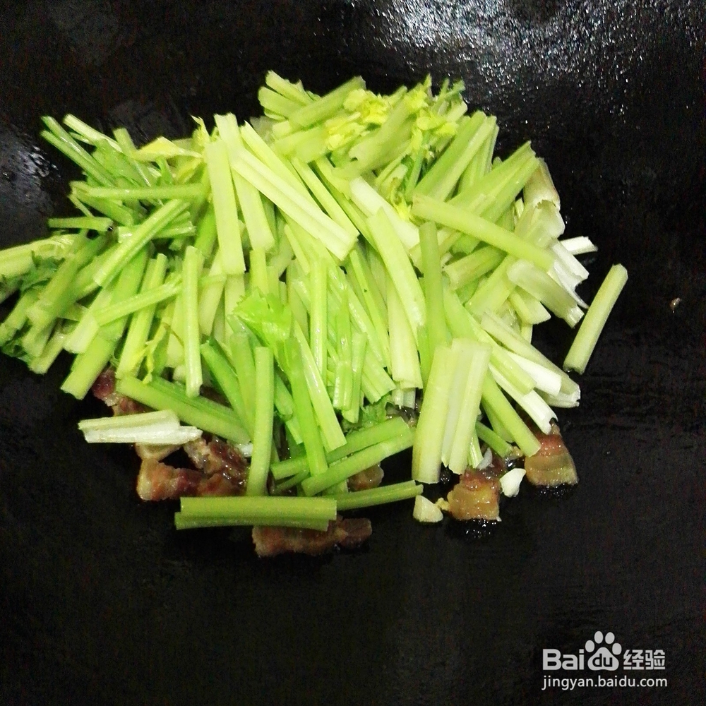 腊肉炒芹菜的家常做法