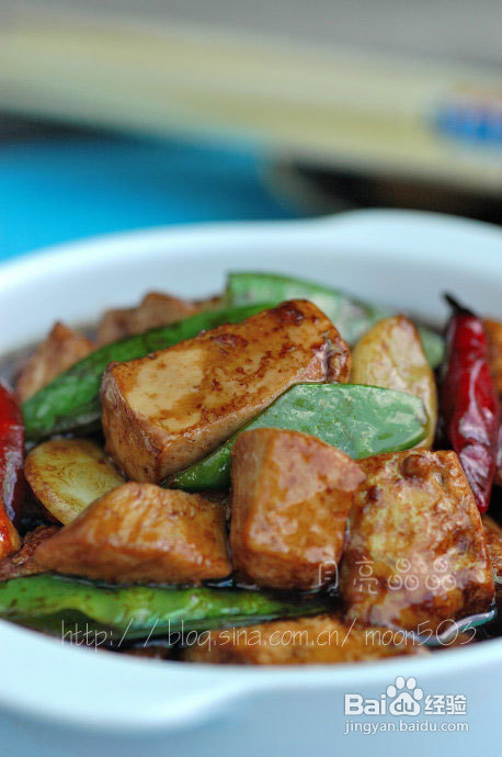 小儿补钙铁锌硒红烧豆腐鸡丁的做法