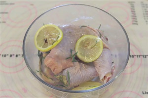 鲜香诱人的迷迭香柠檬烤鸡腿