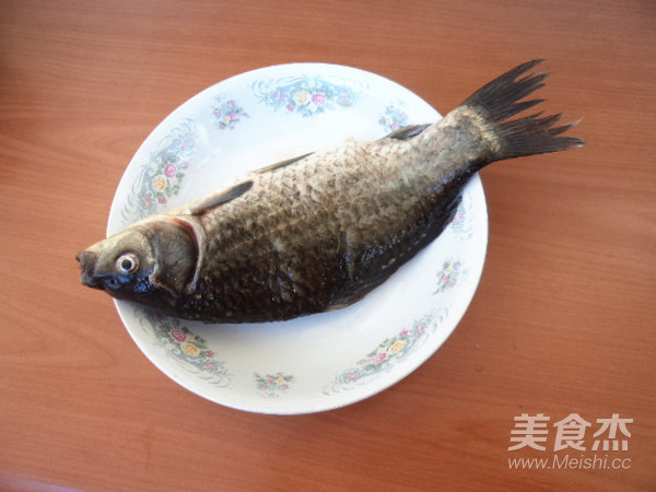 酸菜鲫鱼的做法