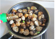 创意草菇焖鸡丸