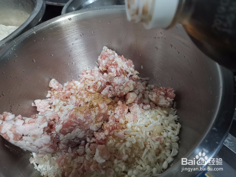 猪肉金针菇馅调制