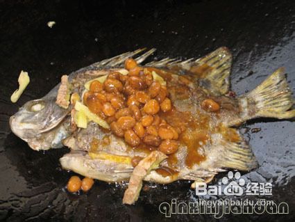 豆瓣酱焖金鼓鱼