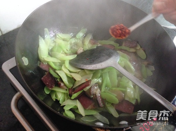 香辣腊肉片的做法