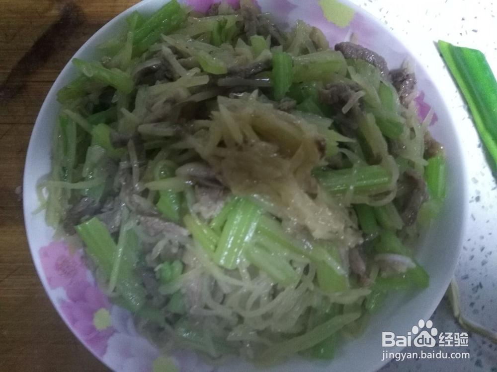 卷饼中的土豆丝芹菜的做法