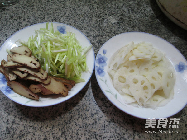 香干韭菜芽炒莲藕