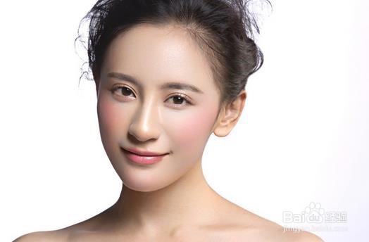 化妆总是卡粉怎么办