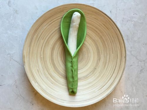 制作简单的翡翠白玉白菜水饺教程