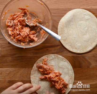 鸡肉辣酱玉米卷